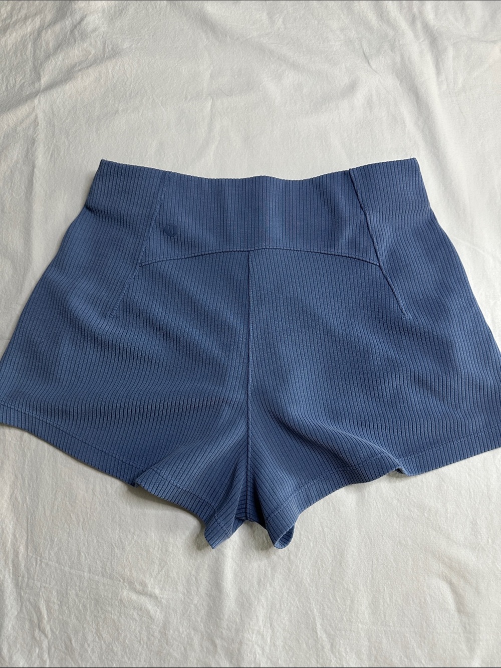 Lululemon Ribbed Softstreme High-Rise Short 2" Size 6 - Picture 4 of 10